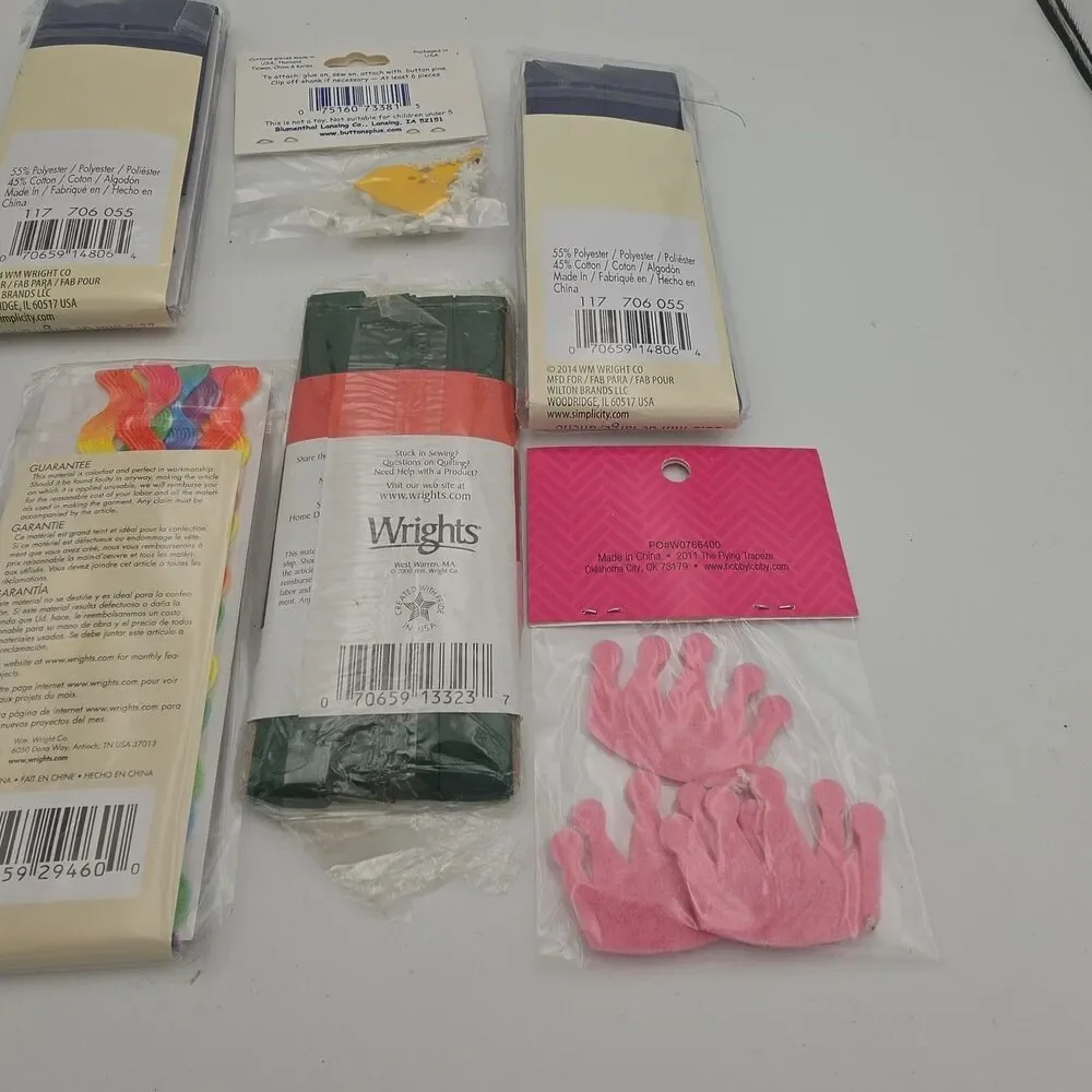 Sewing Craft Notions Lot Wrights Bias Tape Rick Rack Simplicity Applique Buttons